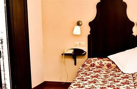 Iberia Plaza Mayor Hotel Caces