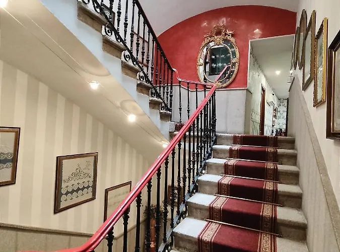 伊比利亚市政广场酒店 *