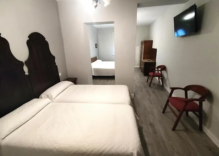 伊比利亚市政广场酒店 *