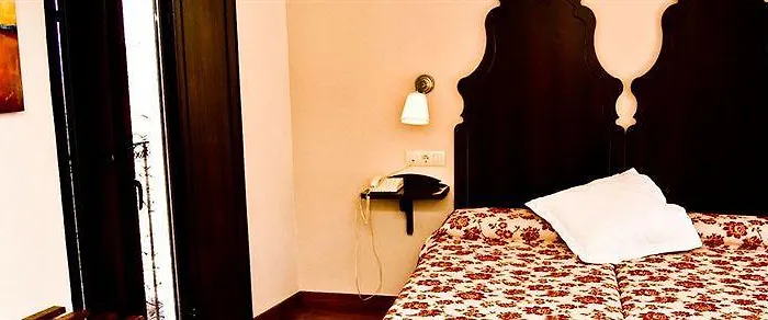 Iberia Plaza Mayor Hotel Caces