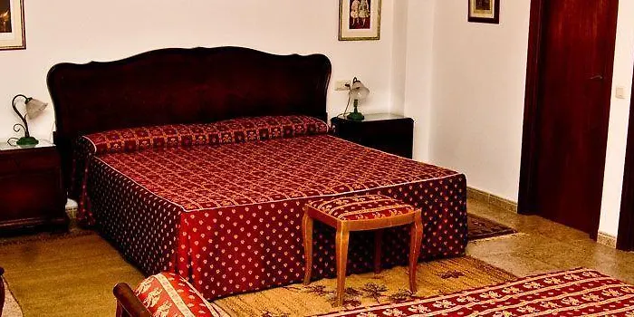 伊比利亚市政广场酒店 酒店 Caces