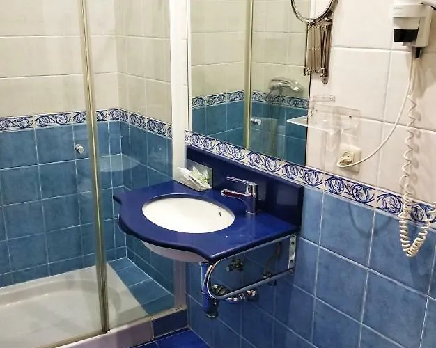 伊比利亚市政广场酒店 * Caces